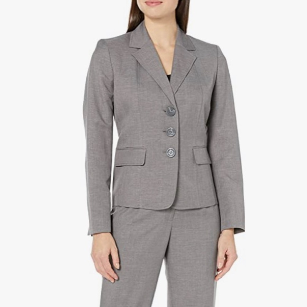 Le Suit! Perfect for work. Blazer and trousers included. Size 14, worn once.